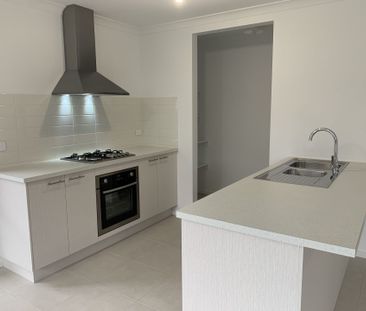 1 Trinity Way Ascot VIC - Photo 5