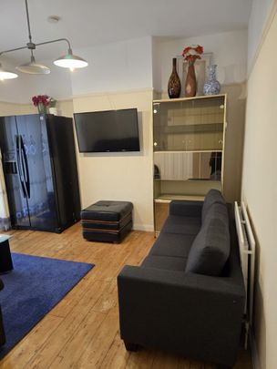 Room in a Shared House, Fieldend Road, SW16 - Photo 1