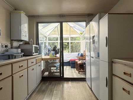 1 bedroom in a house share to rent - Photo 3