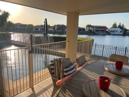 Helensvale - Photo 3