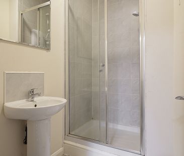 4 bedroom House in a great location! - Photo 3