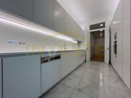 2 bedroom luxury Flat for rent in Lisbon - Photo 2