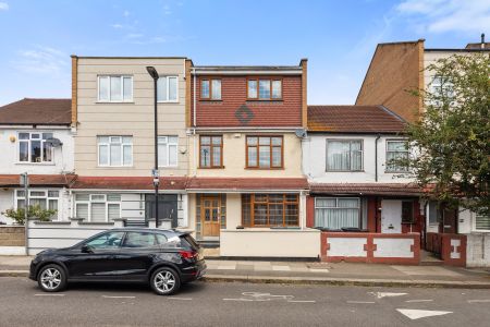 🌺 ENSUITE ROOMS, ALL BILLS, CLEANER & GARDENER 🌺 Room 3 - Photo 5