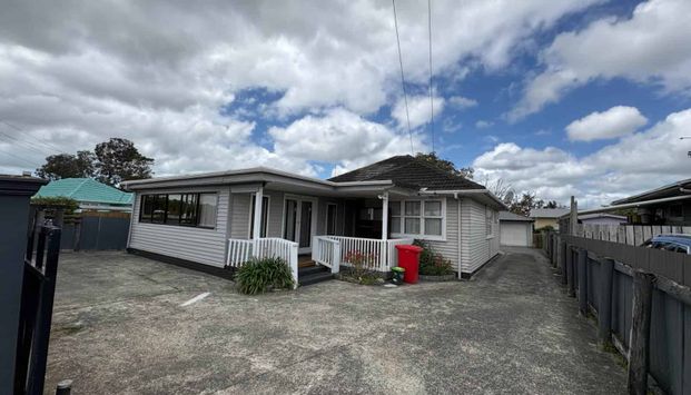 New Feel! Renovated 3 Bed, 1.5 Bath Otara Home... - Photo 1