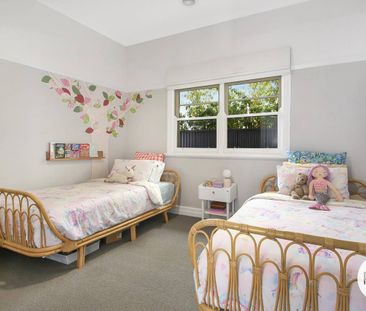 IMMACULATE THREE BEDROOM HOME ! - Photo 5