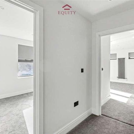 Bullsmoor Lane, Enfield, EN3 - Photo 1