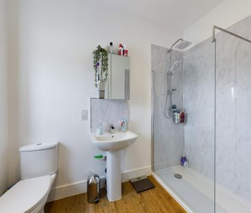 3 bedroom semi-detached bungalow to rent - Photo 4