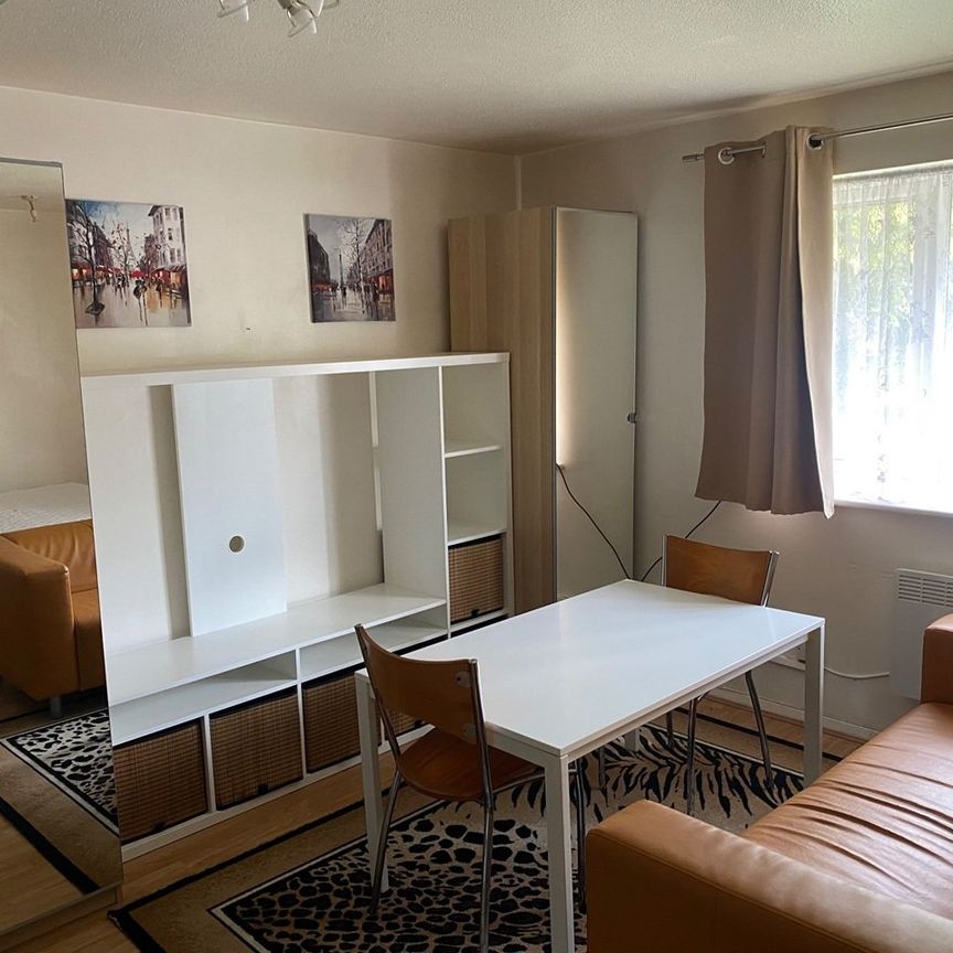 Studio Flat, London, E16 - Photo 1