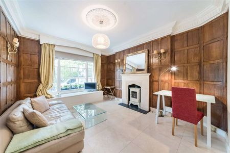 LONG LET - A bright one bedroom apartment situated on a beautiful garden square. The property is well located for the shopping of Knightsbridge and South Kensington. - Photo 2