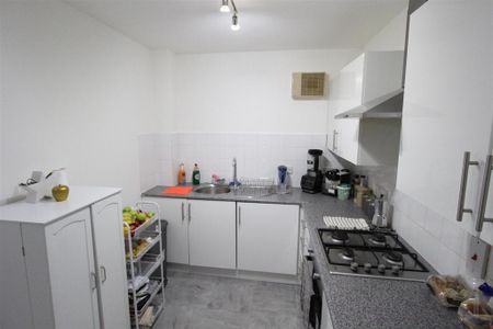 2 bedroom flat to rent - Photo 5