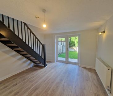 Cranfield Court, Ravenhill, SA5 5DJ, Swansea - Photo 2