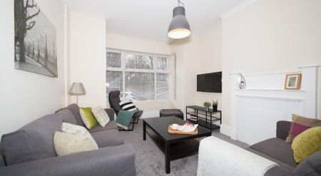 1 bedroom in a house share to rent - Photo 2