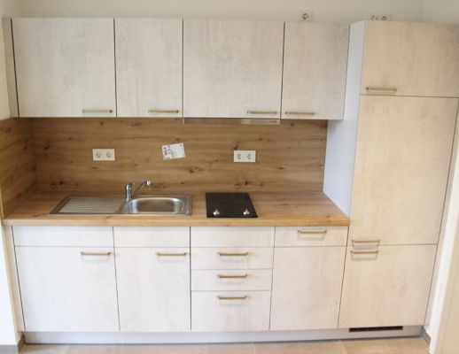 Service-Wohnen mit Einbauküche & Terrasse! - Foto 1