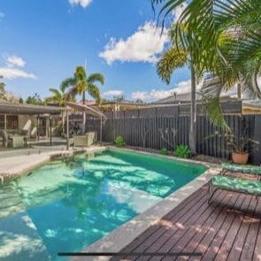 Shared, furnished 4 bed house – swimming pool - Photo 1