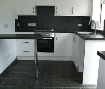 3 bedroom terraced house to rent - Photo 4