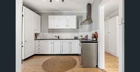 FAMILY HOME IN GREAT LOCATION! - Photo 2