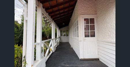 LOVELY CHARACTER HOME - PARTLY FURNISHED! - Photo 2