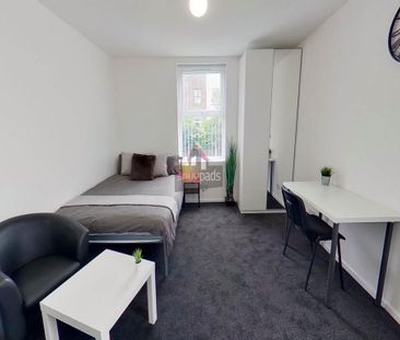 1 bedroom in a house share to rent - Photo 2