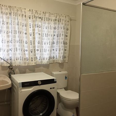 3-bedroom shared granny flat, Kopurlo Ave - Photo 4