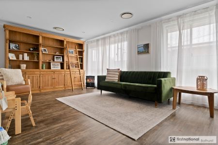 Modern Family Living with Space, Style & Comfort - Photo 2