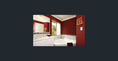 Beautifully Presented Townhouse in Prime Location – Must See! - Photo 3