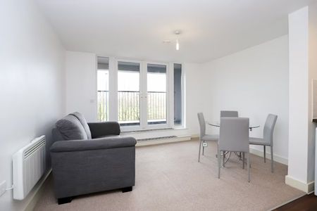 2 bedroom apartment - Photo 3