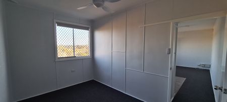 Central One Bedroom Apartment - Water Included! - Photo 2