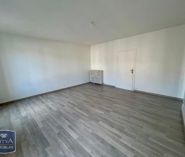 Location Appartement 5 pièces 129m² ST MACAIRE EN MAUGES 49450 - Photo 2