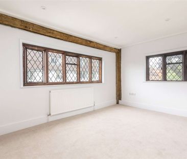 Recently refurbished 2 bedroom terraced house in Grade II listed building in the heart of Brenchley village - Photo 5