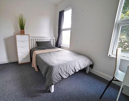 1 bedroom in a house share to rent - Photo 3