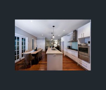 Beautiful Home, 4 Bay Garage! - Photo 3