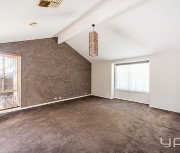 Large Family Home! - Photo 2