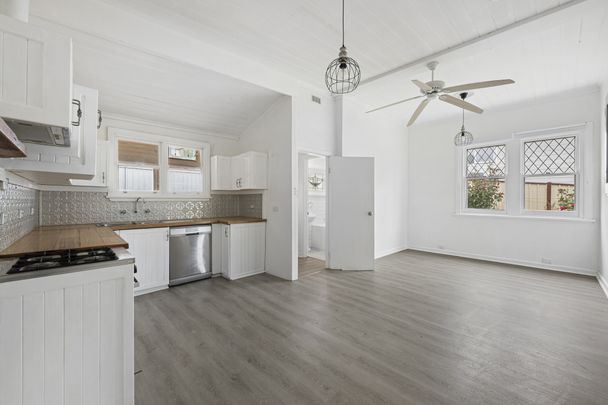 Stylish 3-Bedroom Home in Central Ballarat with Stunning Views - Photo 1