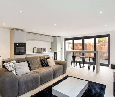 An immaculately presented, spacious ground floor studio apartment w... - Photo 5