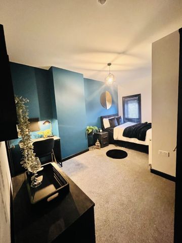 BEDROOM 5 – SMALL DOUBLE ENSUITE - Photo 4