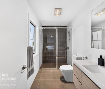 Modern 3-Bedroom Townhouse - Photo 2