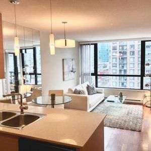 Yaletown Fully Furnished 1 Bedroom + Den + Balcony + Parking + Storage - Photo 2