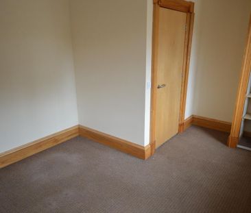 3 bedroom end of terrace house to rent - Photo 5