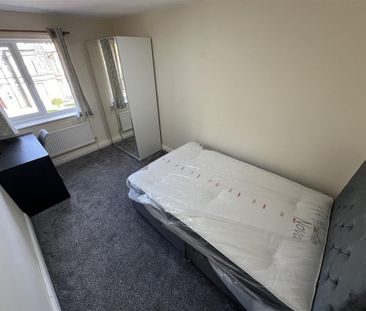 Orchard Lodge, Hyde Park, LS6 2EN, Leeds - Photo 3