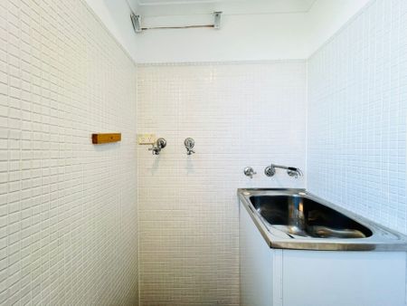Refreshed Three Bedroom with Parking at the Heart of Ultimo - Photo 5