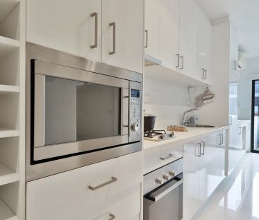 LOW MAINTENANCE - EXCELLENT LOCATION! - Photo 1
