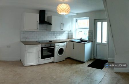 2 bedroom terraced house to rent - Photo 5