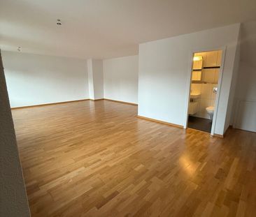 Generously sized 2.5-room apartment in the heart of Bern - Photo 2