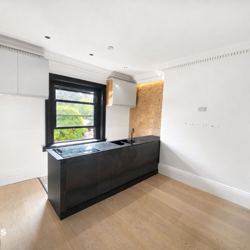 Worple Road, Epsom, Surrey, KT18 5EP - Photo 1