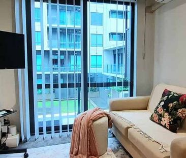 Perfect Beach Rd city apartment plus parking - Photo 3