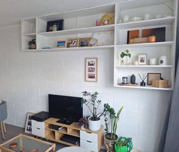 Spacious living area! - Photo 5