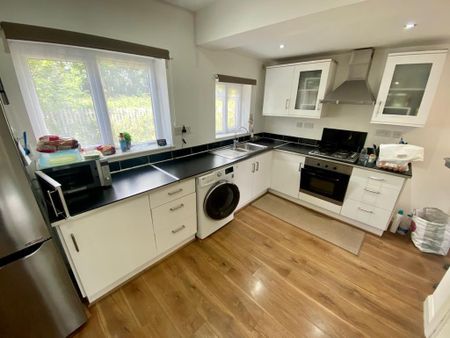 3 bedroom semi-detached house to rent - Photo 5