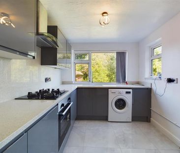 4 bedroom semi-detached house to rent - Photo 2