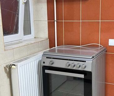Casa 2 camere renovata integral | Curte | Prima inchiriere | Sector 5 - Fotografie 3