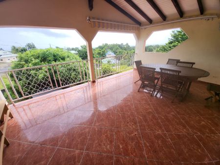 Location Appartement 3 pièces 70m² STE ROSE 97115 - Photo 4